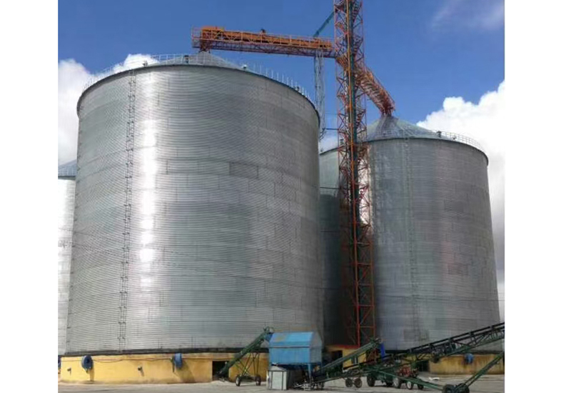 Flat-bottomed steel silo