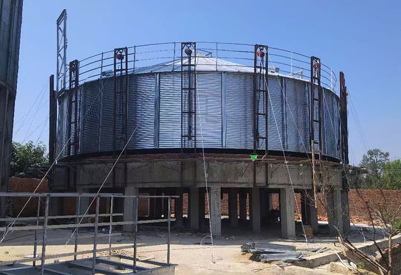 Flat-bottomed steel silo